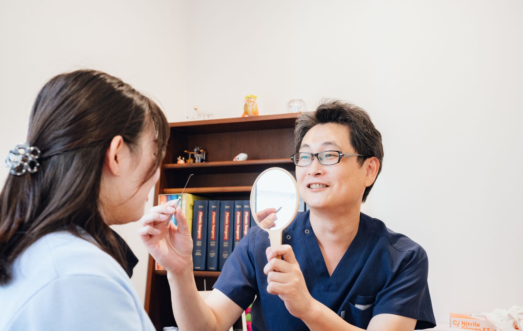 脂肪除去や皮膚のたるみ取りとの併用も可能