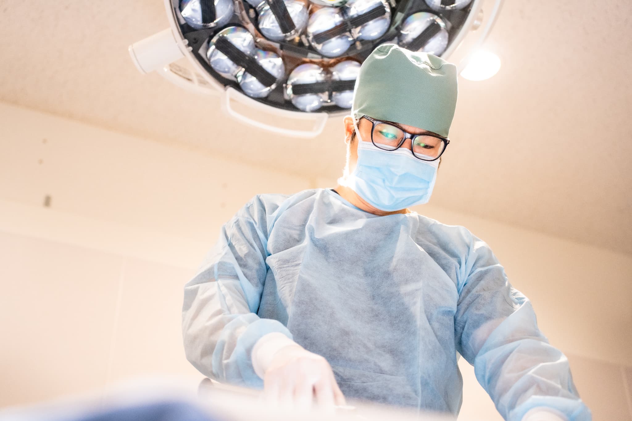 特殊な器具を用いた吸引による精密な除去